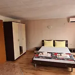 Къща за гости Sineva